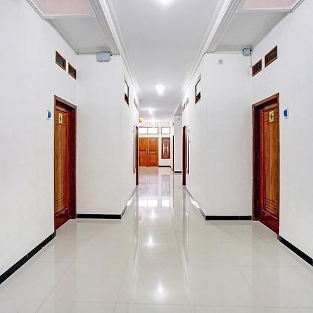Avisha Guest House Syariah Маланг Екстериор снимка