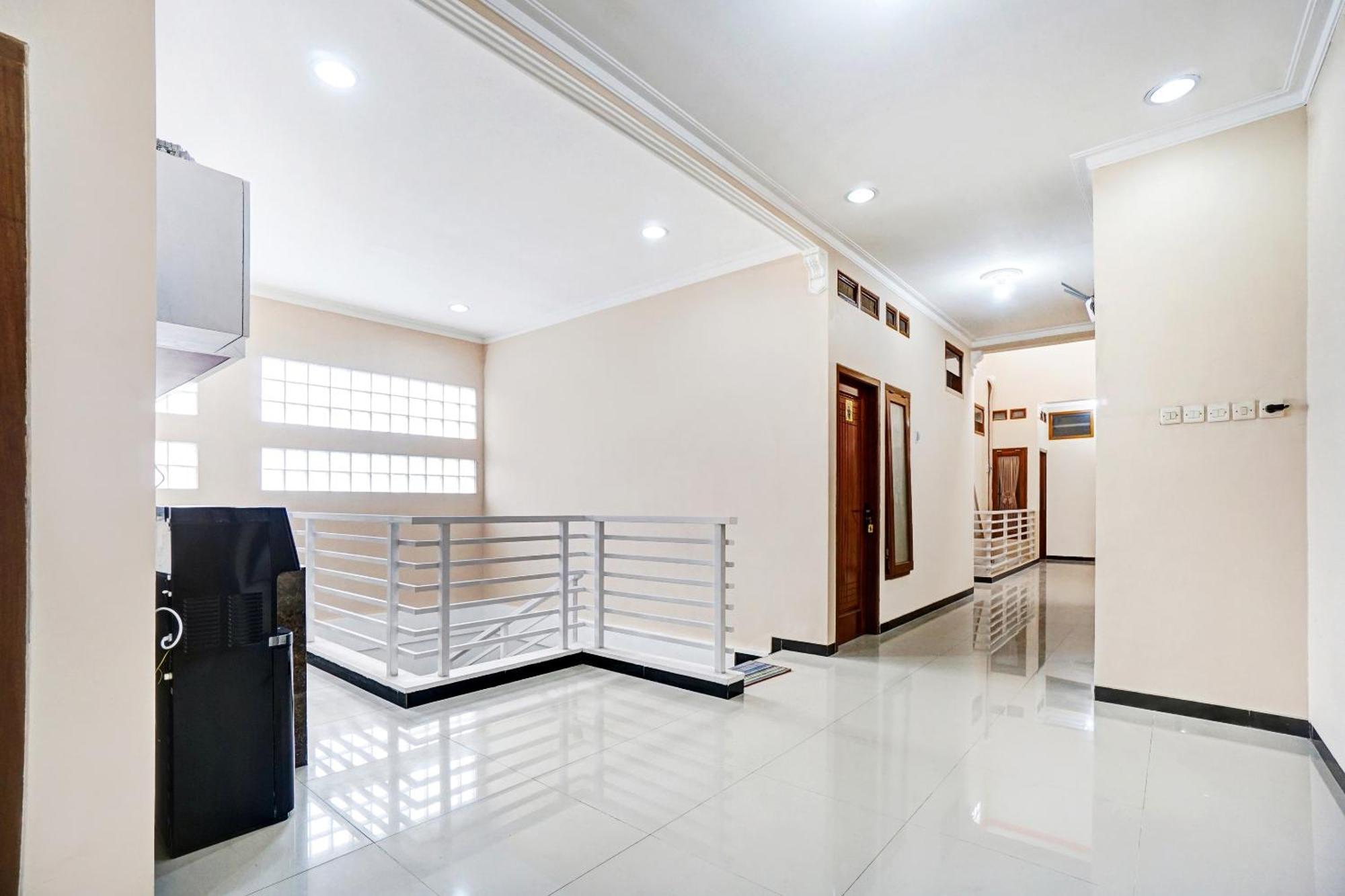 Avisha Guest House Syariah Маланг Екстериор снимка