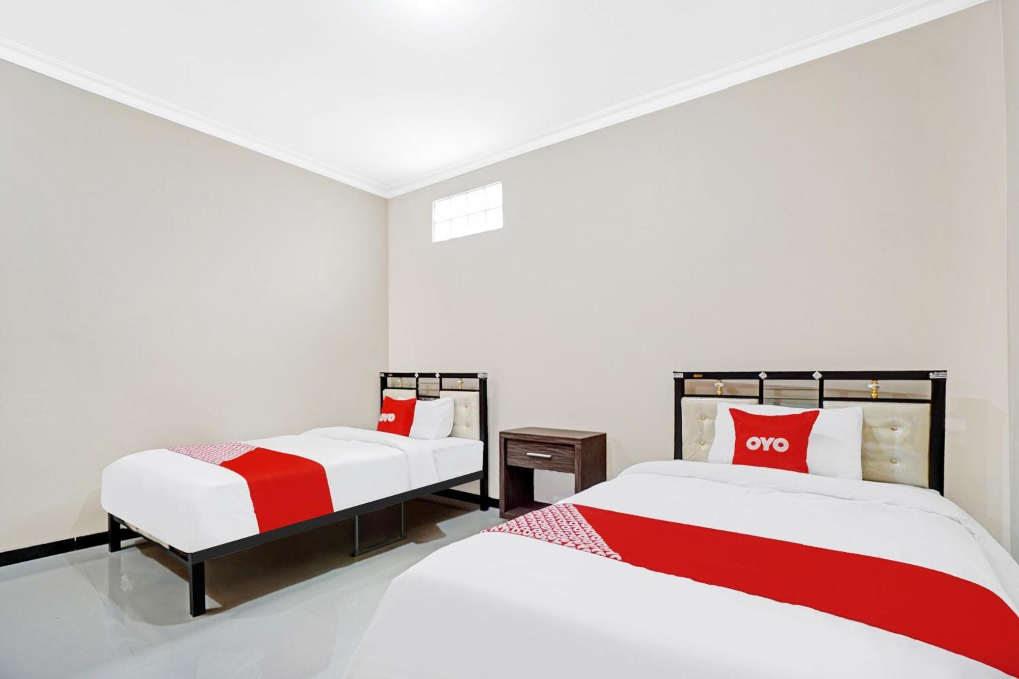 Avisha Guest House Syariah Маланг Екстериор снимка