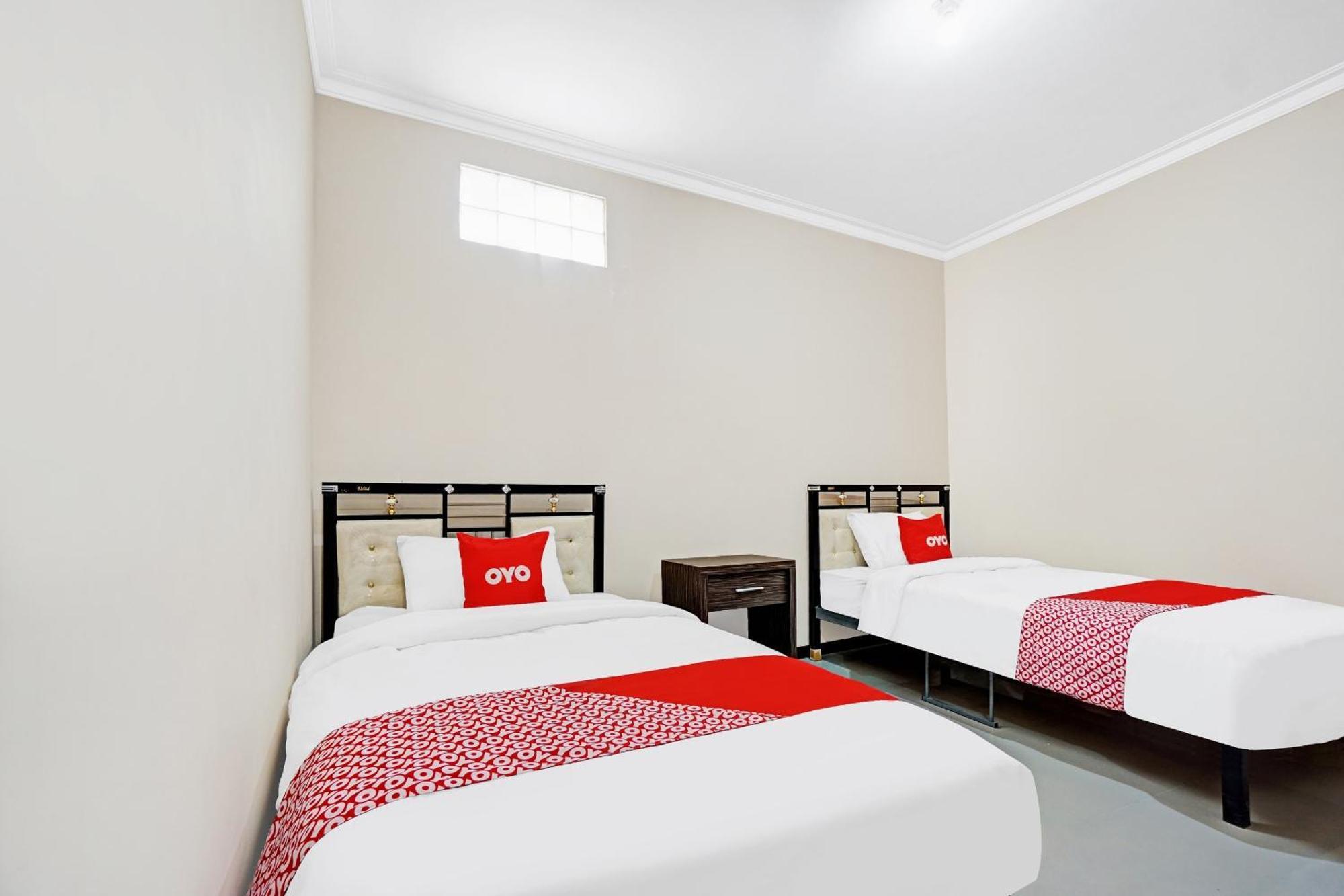 Avisha Guest House Syariah Маланг Екстериор снимка