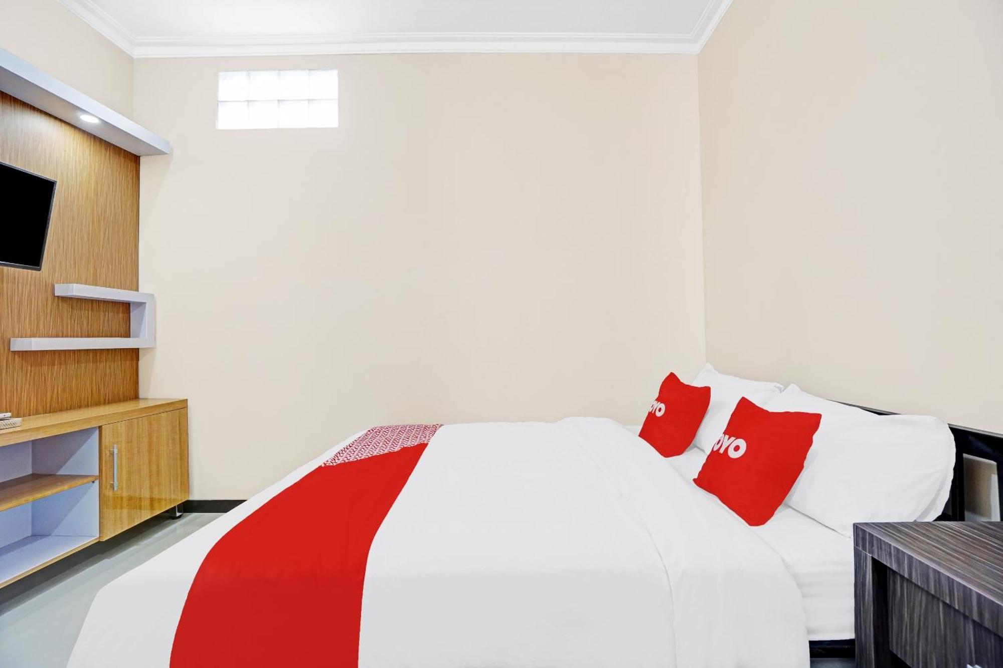 Avisha Guest House Syariah Маланг Екстериор снимка