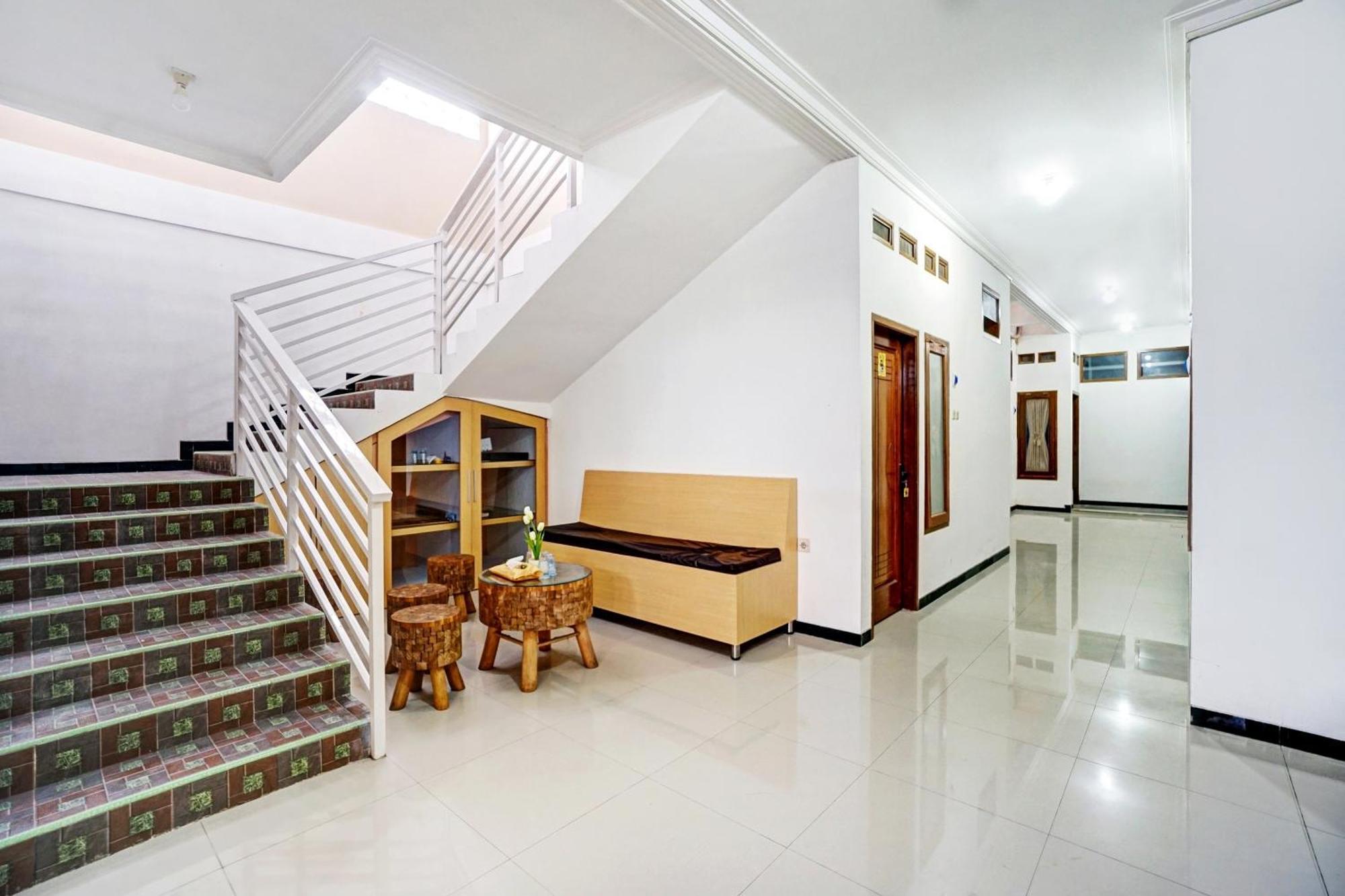 Avisha Guest House Syariah Маланг Екстериор снимка