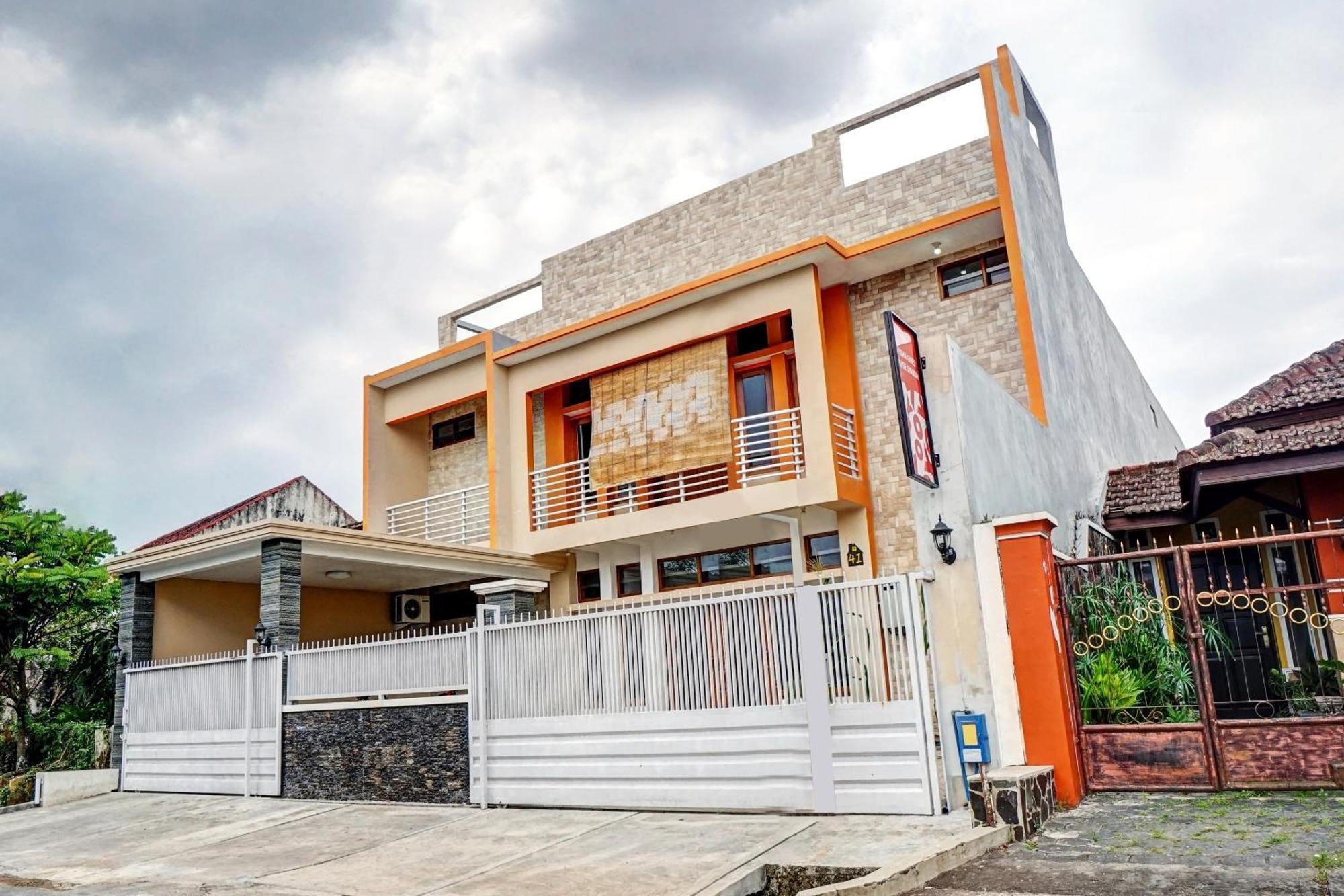 Avisha Guest House Syariah Маланг Екстериор снимка